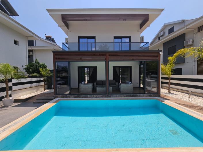 Image No.1-4 Bed Villa for sale