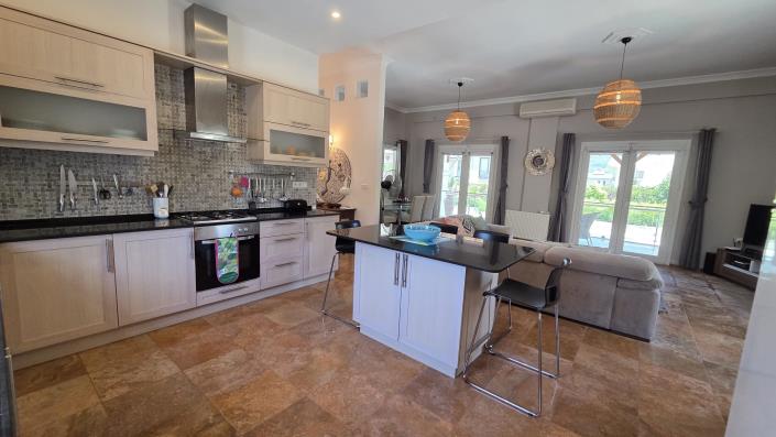 Image No.18-4 Bed Villa / Detached for sale