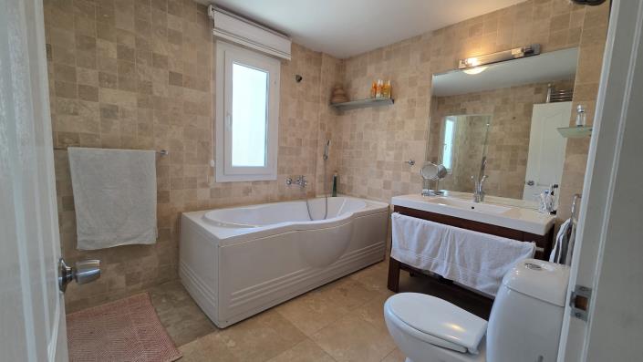 Image No.35-4 Bed Villa / Detached for sale