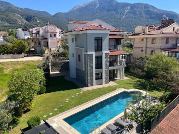 6 Bed Villa / Detached for sale