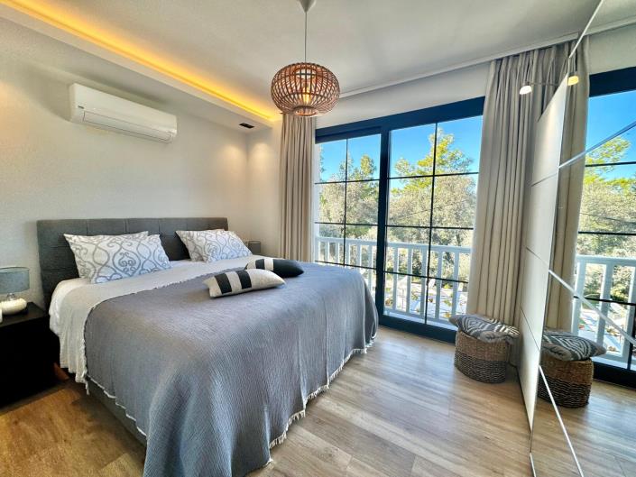 Image No.8-4 Bed Villa / Detached for sale