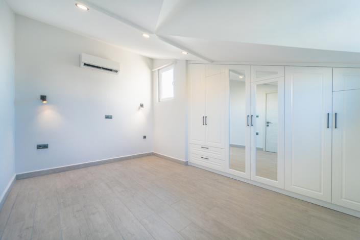 Image No.11-3 Bed Duplex for sale