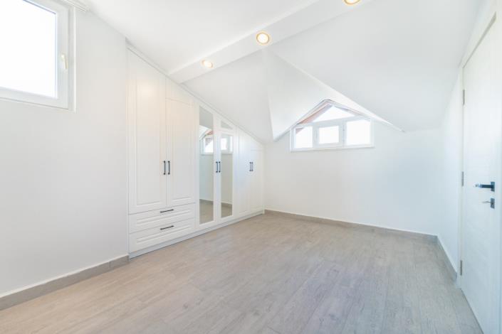 Image No.12-3 Bed Duplex for sale