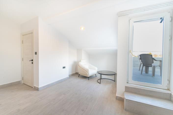 Image No.14-3 Bed Duplex for sale