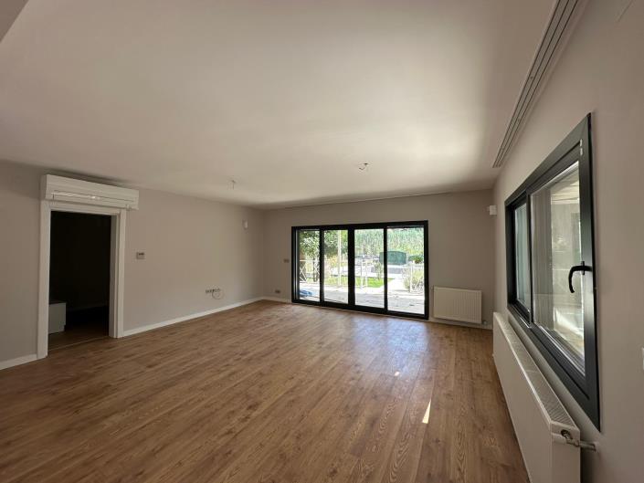 Image No.12-4 Bed Villa for sale