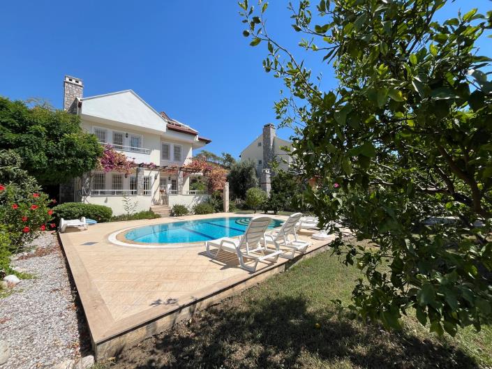 Image No.29-4 Bed Villa / Detached for sale