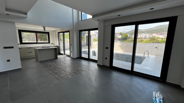 Image No.1-4 Bed Villa for sale