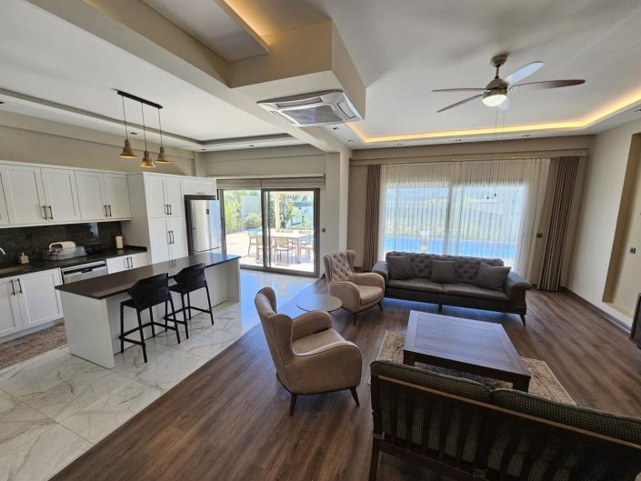 Image No.10-5 Bed Villa for sale