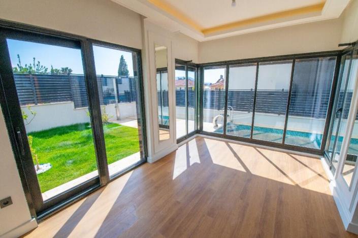 Image No.9-4 Bed Villa / Detached for sale