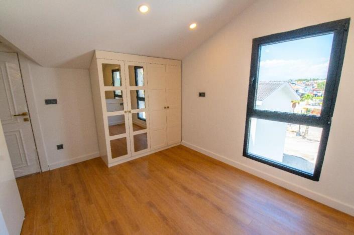 Image No.14-4 Bed Villa / Detached for sale