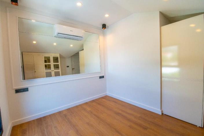 Image No.15-4 Bed Villa / Detached for sale