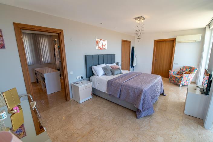 Image No.25-4 Bed Villa for sale