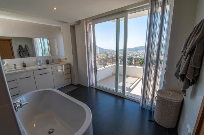 Image No.29-4 Bed Villa for sale