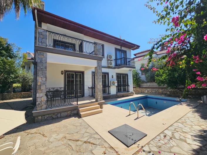 Image No.1-3 Bed Villa / Detached for sale