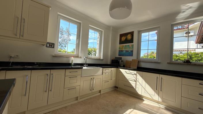 Image No.9-3 Bed Villa / Detached for sale