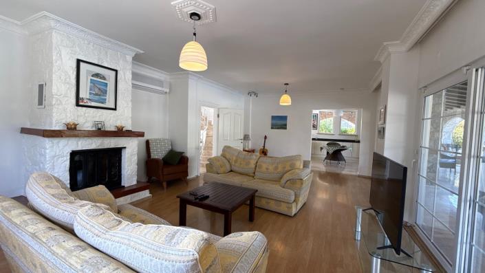 Image No.11-3 Bed Villa / Detached for sale