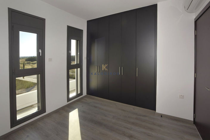 Image No.11-5 Bed House for sale