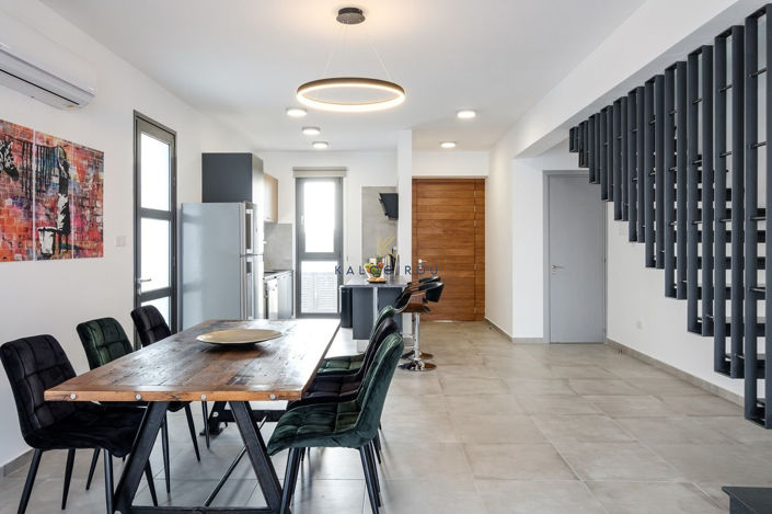 Image No.4-5 Bed House for sale