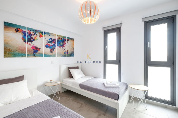 Image No.8-5 Bed House for sale