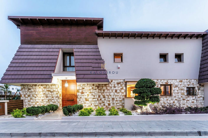 Image No.2-4 Bed House for sale