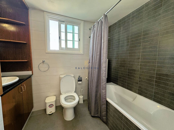 Image No.13-3 Bed House for sale