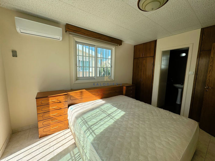 Image No.8-3 Bed House for sale