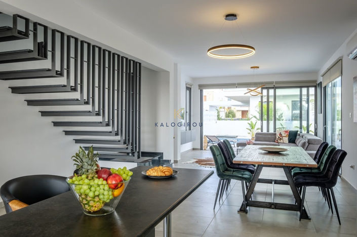 Image No.6-5 Bed House for sale