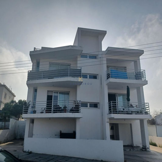 Image No.1-8 Bed Property for sale