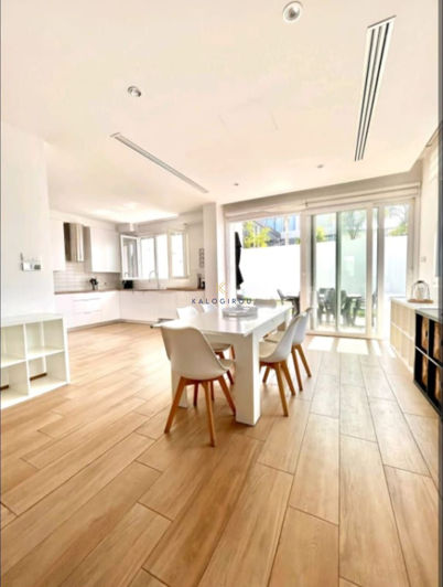 Image No.10-3 Bed House for sale