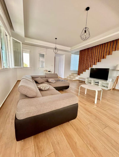 Image No.8-3 Bed House for sale