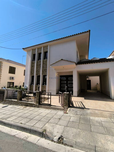 Image No.2-4 Bed House for sale