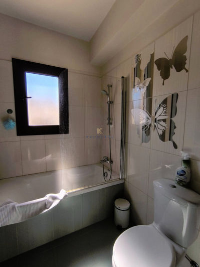 Image No.21-4 Bed House for sale