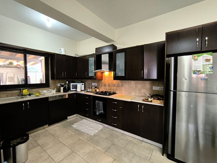 Image No.7-5 Bed House for sale