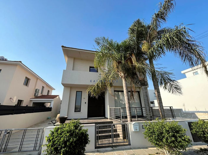 Image No.1-3 Bed House for sale