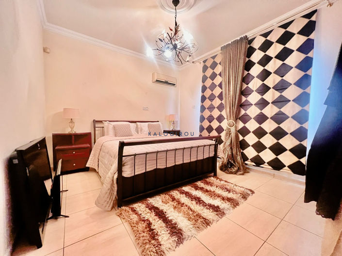 Image No.18-6 Bed House for sale