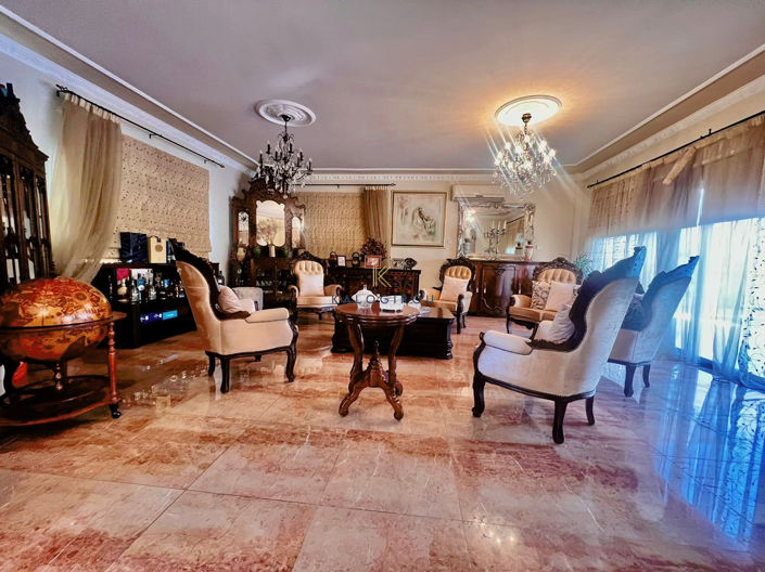 Image No.5-6 Bed House for sale