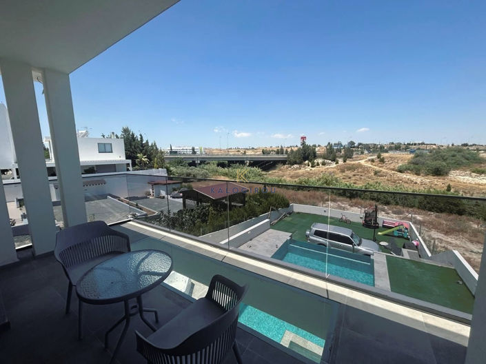 Image No.24-6 Bed House for sale