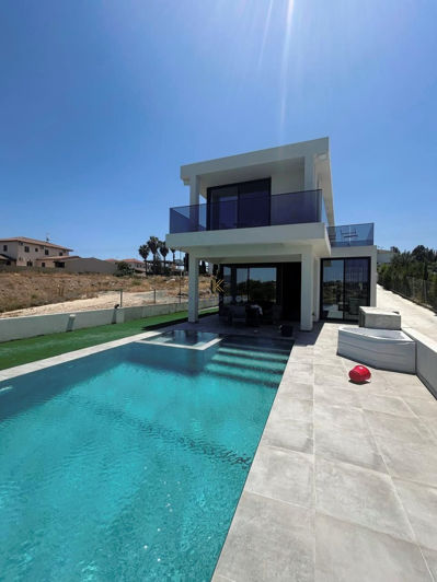 Image No.3-6 Bed House for sale