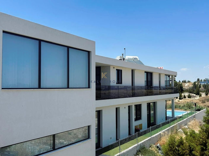 Image No.5-6 Bed House for sale