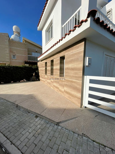 Image No.17-2 Bed House for sale