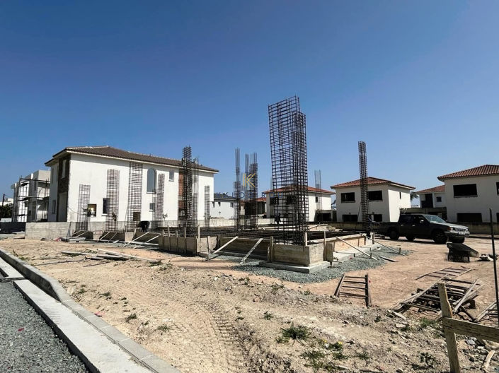 Image No.9-4 Bed House for sale