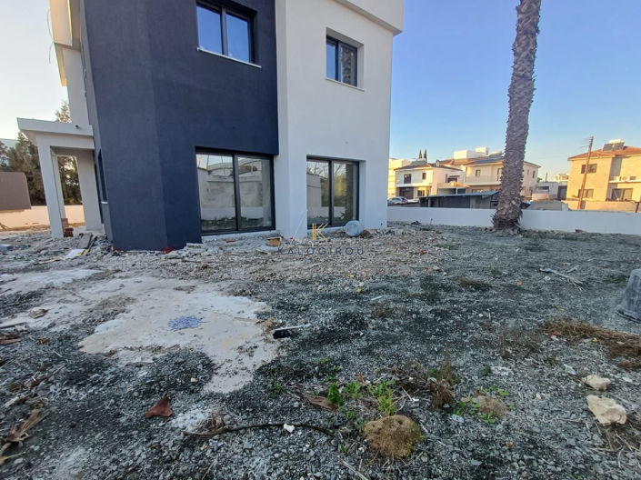 Image No.15-4 Bed House for sale