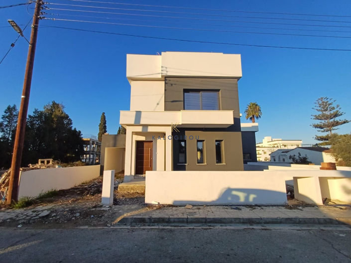 Image No.2-3 Bed House for sale