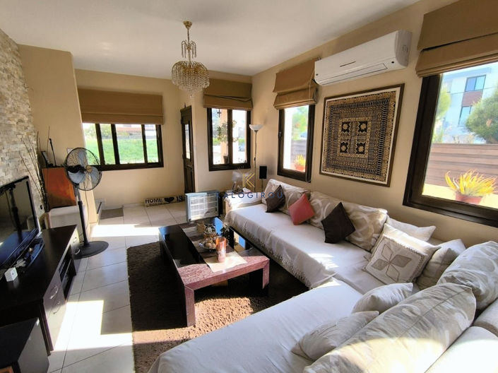 Image No.6-3 Bed House for sale