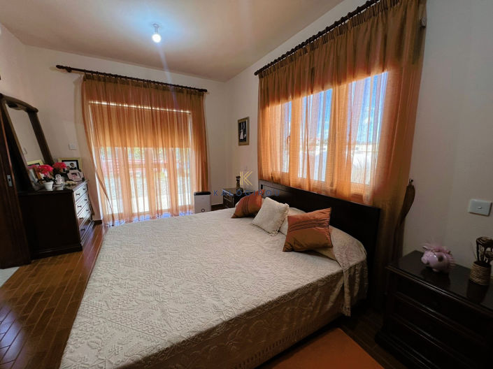 Image No.10-4 Bed Bungalow for sale