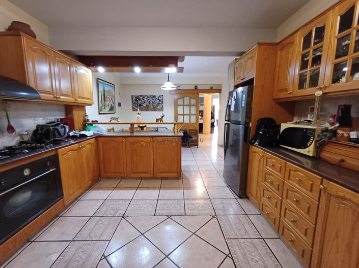 Image No.2-4 Bed House for sale