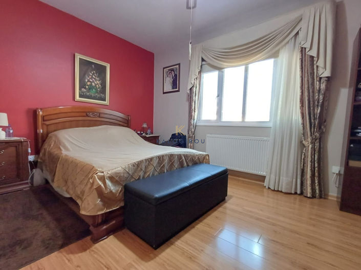 Image No.22-4 Bed House for sale