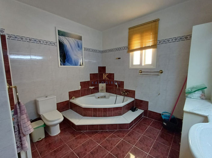 Image No.26-4 Bed House for sale