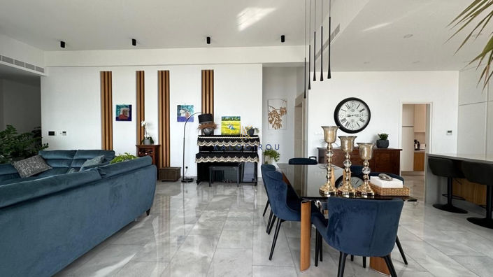 Image No.3-5 Bed House for sale