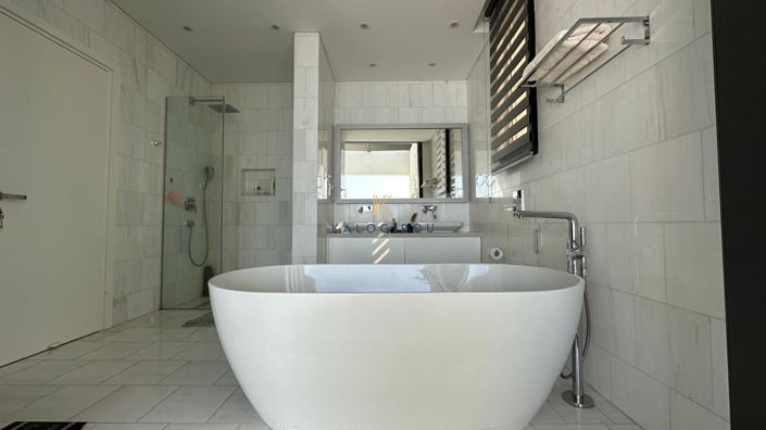 Image No.9-5 Bed House for sale